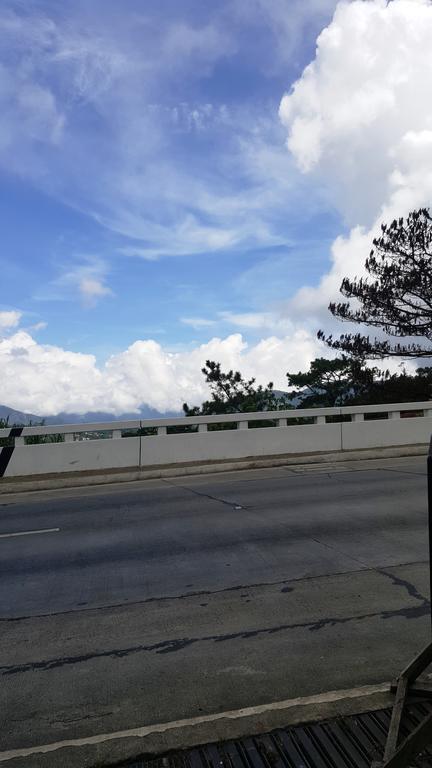 โรงแรมฮอลลิวูด ไดรฟ์ อินน์ Baguio City ภายนอก รูปภาพ