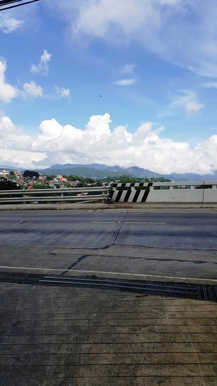 โรงแรมฮอลลิวูด ไดรฟ์ อินน์ Baguio City ภายนอก รูปภาพ
